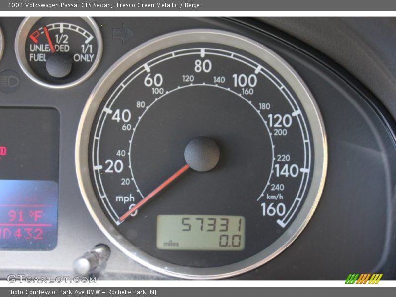 Fresco Green Metallic / Beige 2002 Volkswagen Passat GLS Sedan