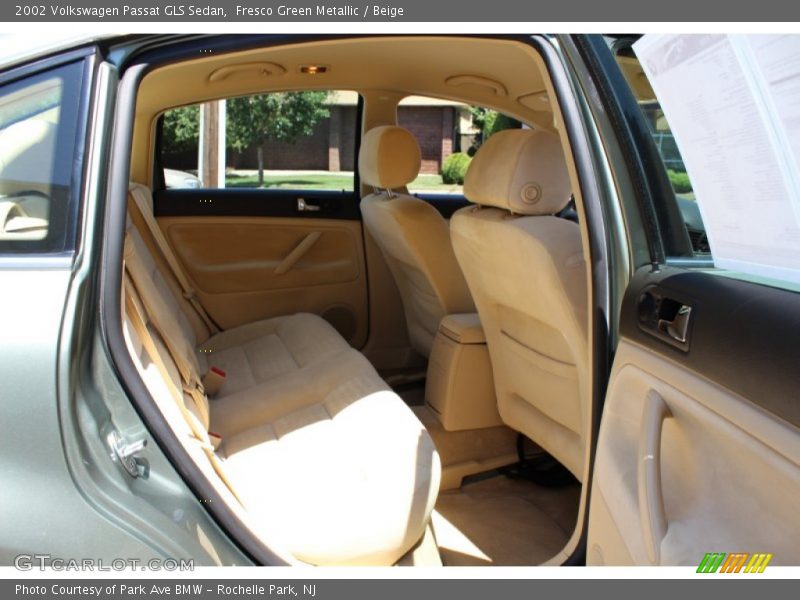 Fresco Green Metallic / Beige 2002 Volkswagen Passat GLS Sedan