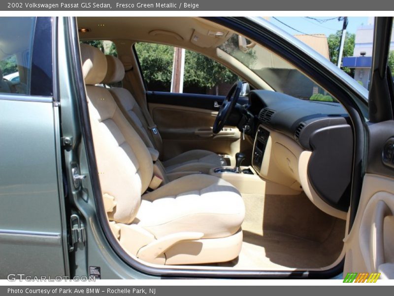 Fresco Green Metallic / Beige 2002 Volkswagen Passat GLS Sedan