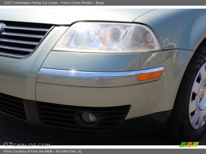 Fresco Green Metallic / Beige 2002 Volkswagen Passat GLS Sedan