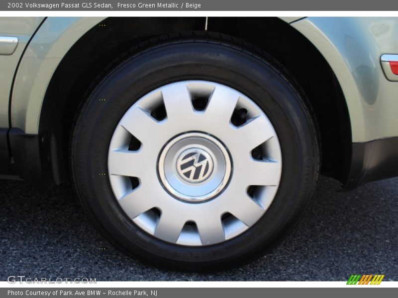 Fresco Green Metallic / Beige 2002 Volkswagen Passat GLS Sedan
