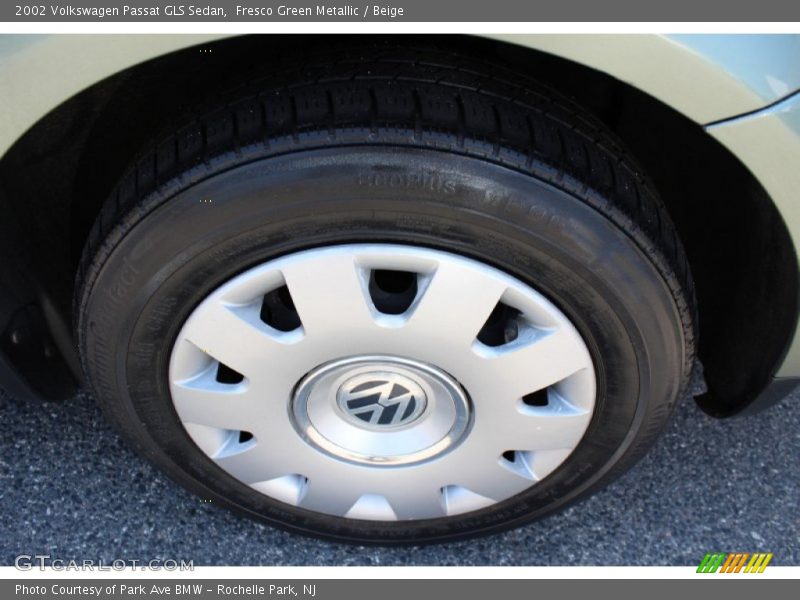 Fresco Green Metallic / Beige 2002 Volkswagen Passat GLS Sedan