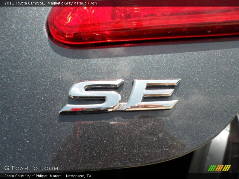 Magnetic Gray Metallic / Ash 2011 Toyota Camry SE