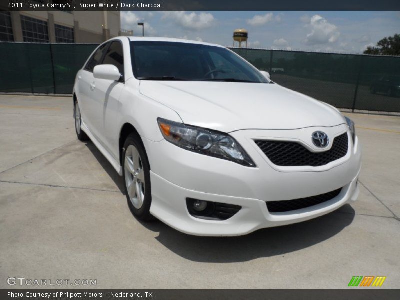 Front 3/4 View of 2011 Camry SE