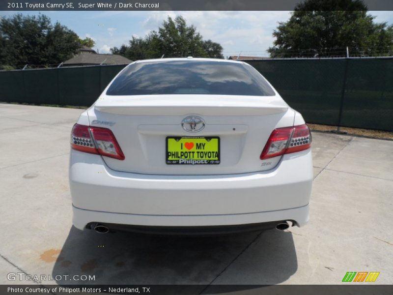 Super White / Dark Charcoal 2011 Toyota Camry SE