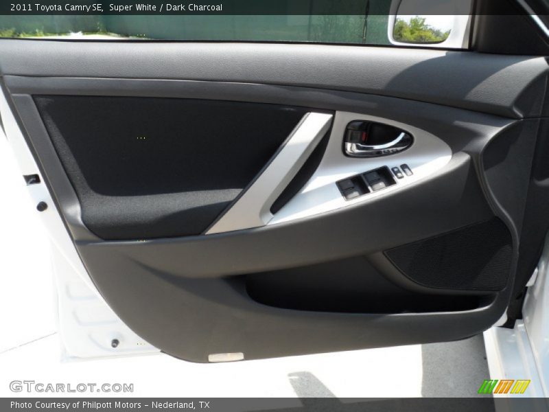 Super White / Dark Charcoal 2011 Toyota Camry SE