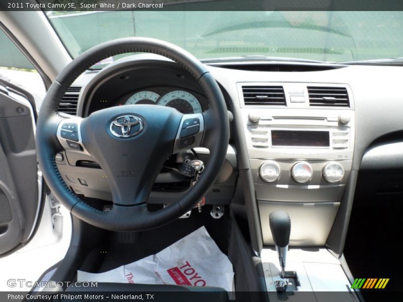 Super White / Dark Charcoal 2011 Toyota Camry SE