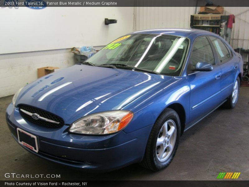 Patriot Blue Metallic / Medium Graphite 2003 Ford Taurus SE