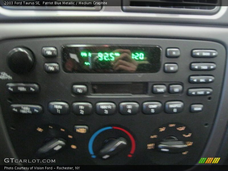 Patriot Blue Metallic / Medium Graphite 2003 Ford Taurus SE