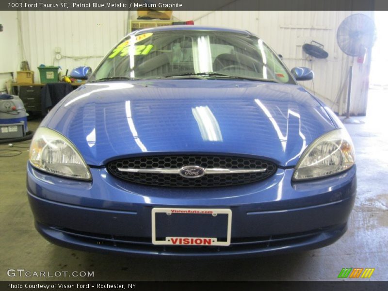 Patriot Blue Metallic / Medium Graphite 2003 Ford Taurus SE