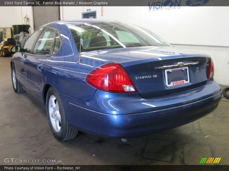 Patriot Blue Metallic / Medium Graphite 2003 Ford Taurus SE