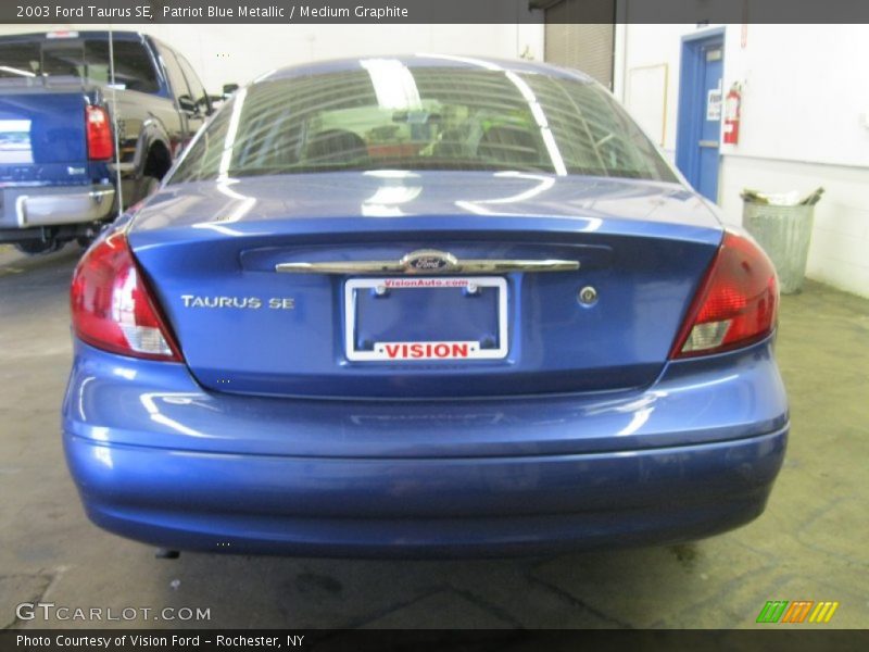 Patriot Blue Metallic / Medium Graphite 2003 Ford Taurus SE