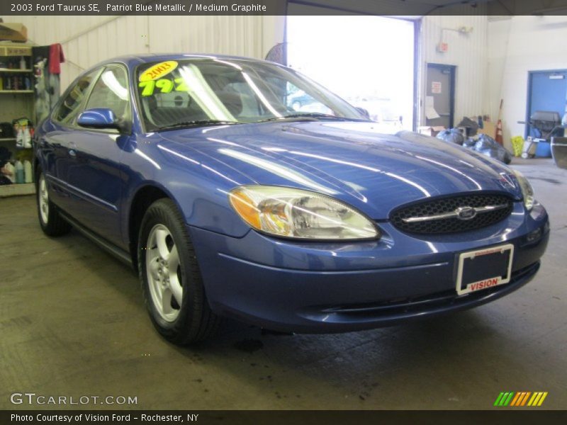 Patriot Blue Metallic / Medium Graphite 2003 Ford Taurus SE
