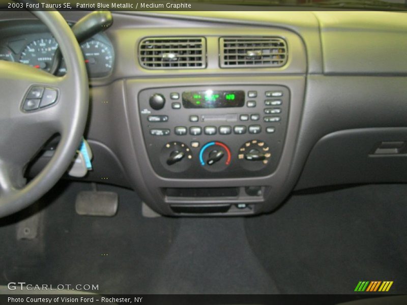 Patriot Blue Metallic / Medium Graphite 2003 Ford Taurus SE