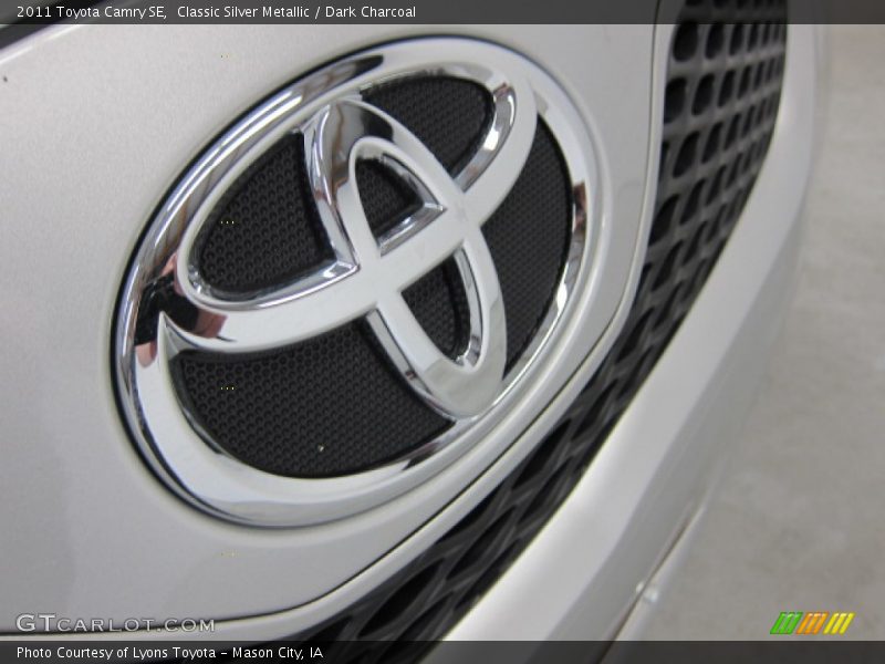 Classic Silver Metallic / Dark Charcoal 2011 Toyota Camry SE