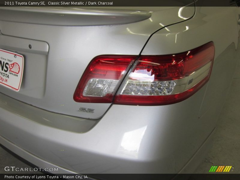 Classic Silver Metallic / Dark Charcoal 2011 Toyota Camry SE