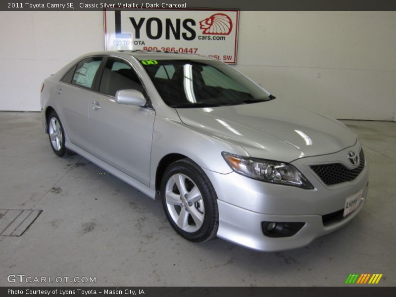 Classic Silver Metallic / Dark Charcoal 2011 Toyota Camry SE
