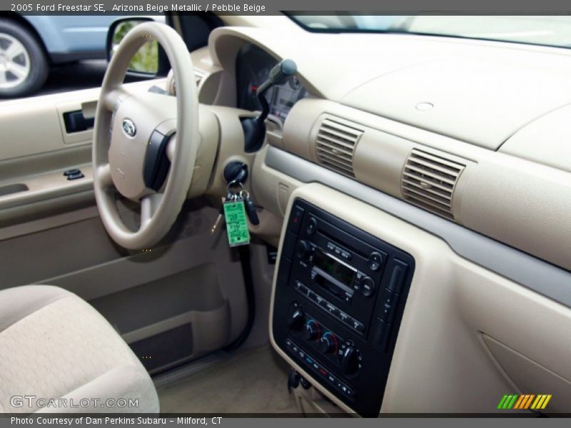 Arizona Beige Metallic / Pebble Beige 2005 Ford Freestar SE
