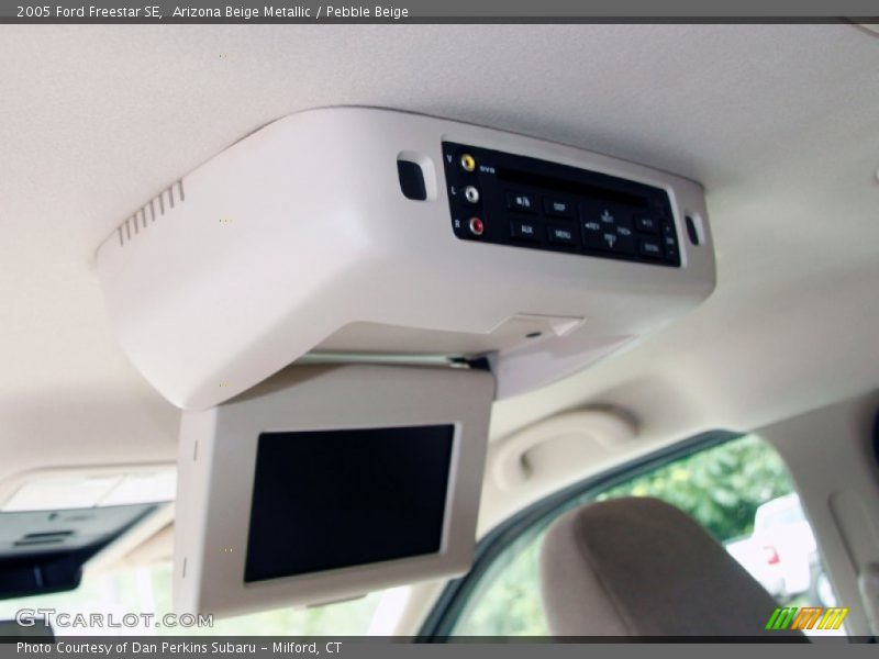 Arizona Beige Metallic / Pebble Beige 2005 Ford Freestar SE