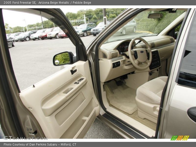 Arizona Beige Metallic / Pebble Beige 2005 Ford Freestar SE