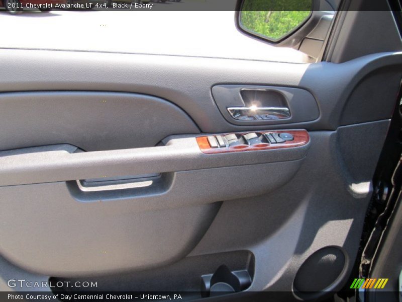 Black / Ebony 2011 Chevrolet Avalanche LT 4x4