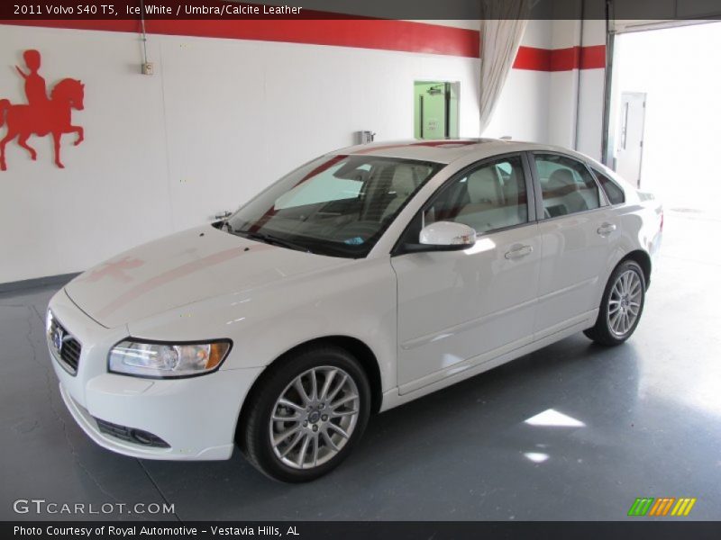 Ice White / Umbra/Calcite Leather 2011 Volvo S40 T5