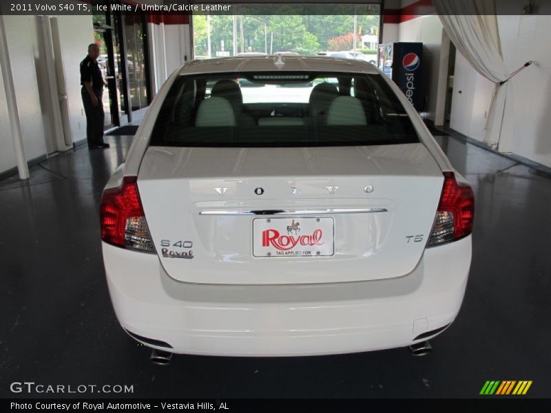 Ice White / Umbra/Calcite Leather 2011 Volvo S40 T5