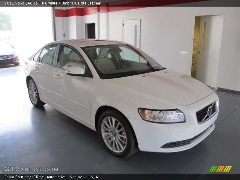 Ice White / Umbra/Calcite Leather 2011 Volvo S40 T5