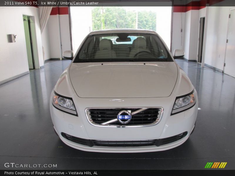Ice White / Umbra/Calcite Leather 2011 Volvo S40 T5