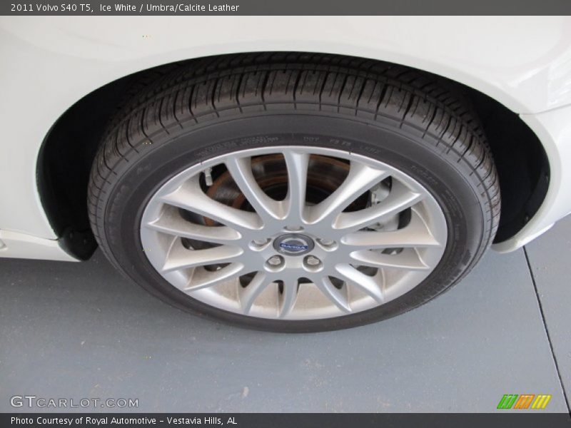Ice White / Umbra/Calcite Leather 2011 Volvo S40 T5