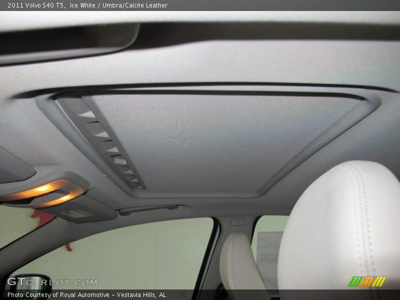 Ice White / Umbra/Calcite Leather 2011 Volvo S40 T5