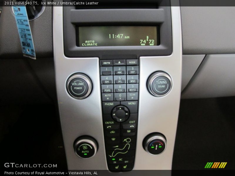 Ice White / Umbra/Calcite Leather 2011 Volvo S40 T5