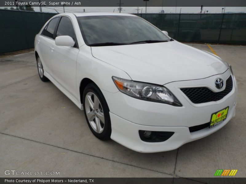 Super White / Ash 2011 Toyota Camry SE