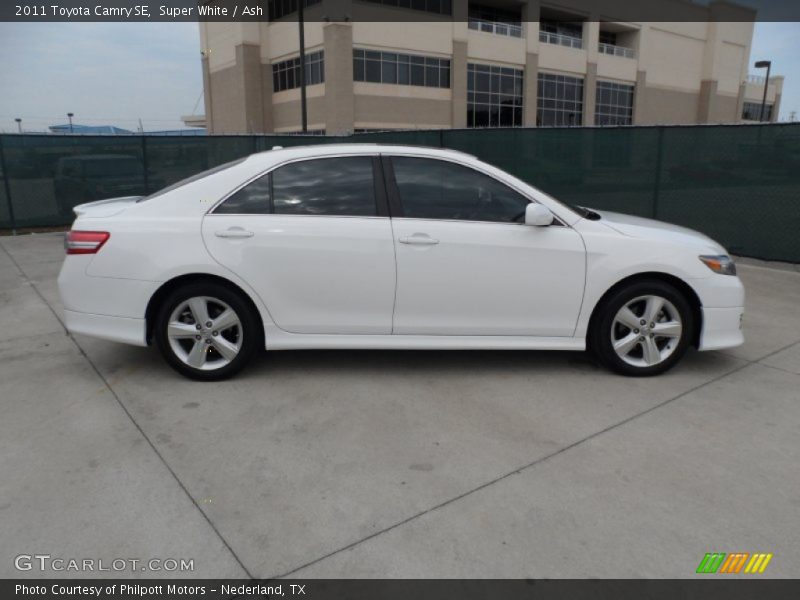 Super White / Ash 2011 Toyota Camry SE