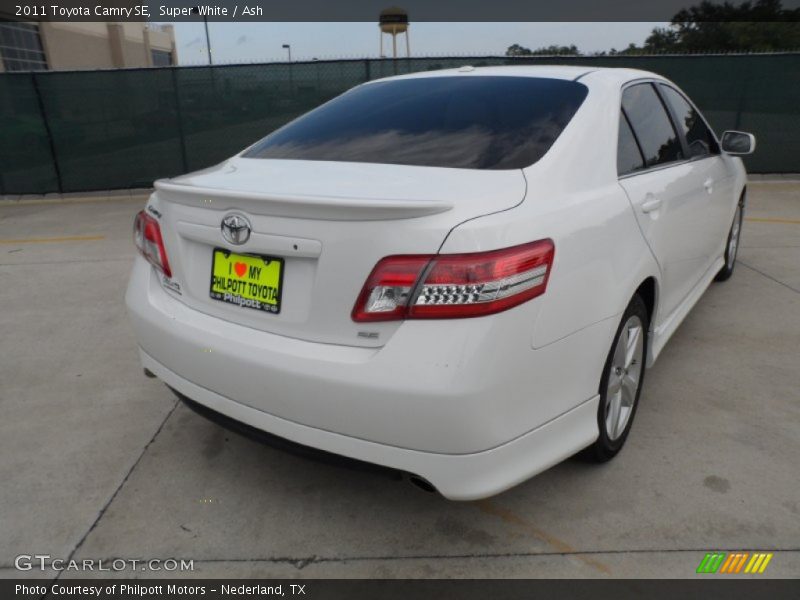 Super White / Ash 2011 Toyota Camry SE