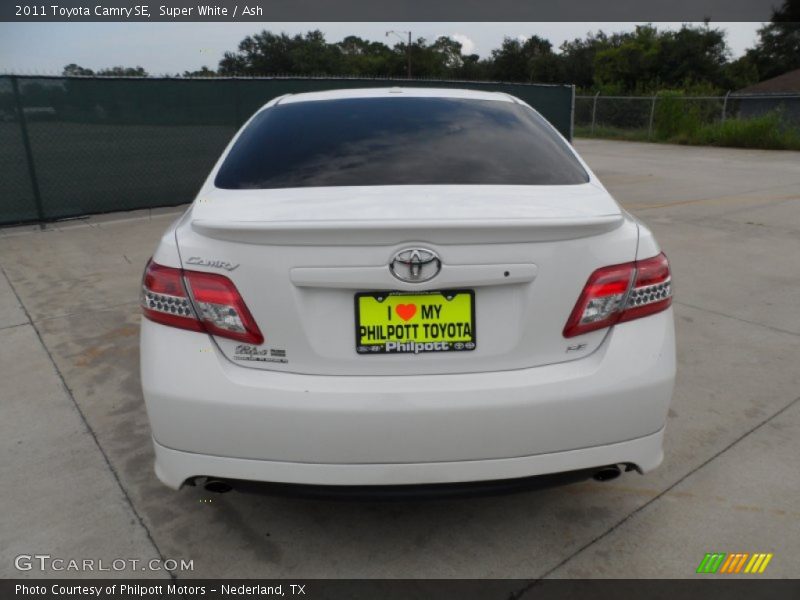Super White / Ash 2011 Toyota Camry SE