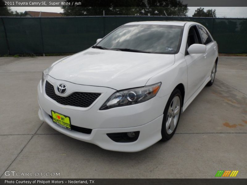 Super White / Ash 2011 Toyota Camry SE