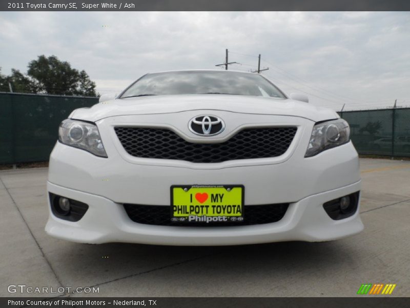 Super White / Ash 2011 Toyota Camry SE
