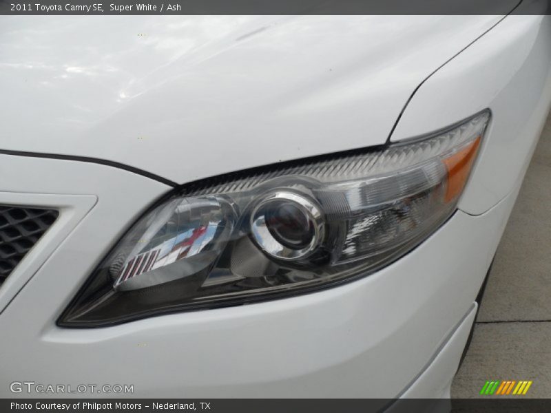 Super White / Ash 2011 Toyota Camry SE