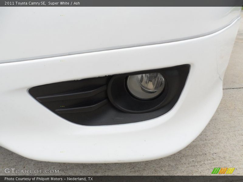 Super White / Ash 2011 Toyota Camry SE
