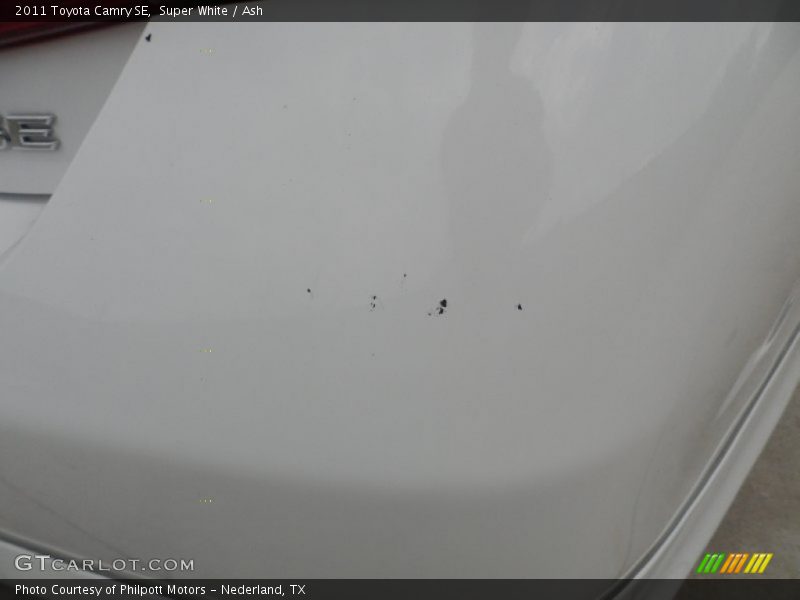 Super White / Ash 2011 Toyota Camry SE