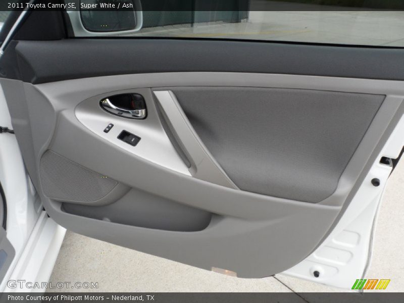 Super White / Ash 2011 Toyota Camry SE