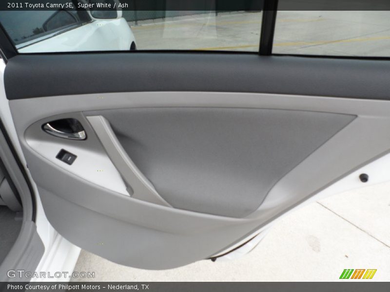 Super White / Ash 2011 Toyota Camry SE