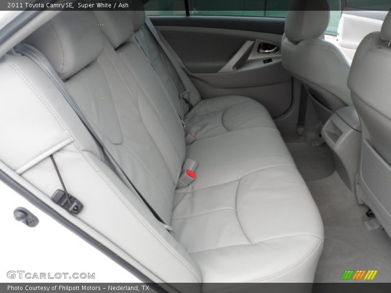 Super White / Ash 2011 Toyota Camry SE