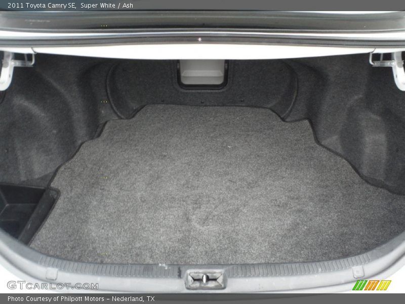 Super White / Ash 2011 Toyota Camry SE
