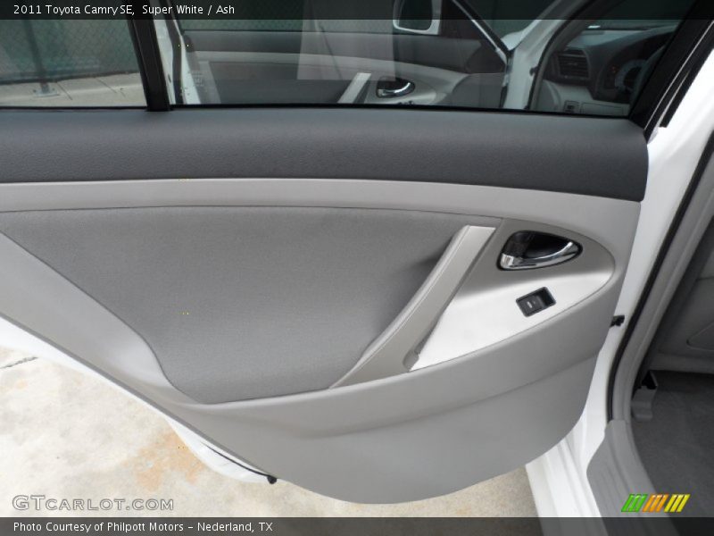 Super White / Ash 2011 Toyota Camry SE