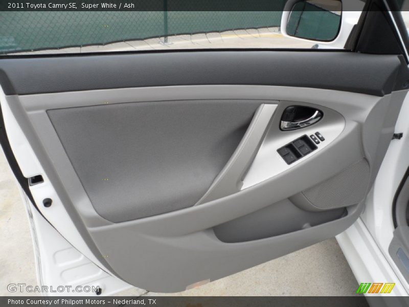 Super White / Ash 2011 Toyota Camry SE