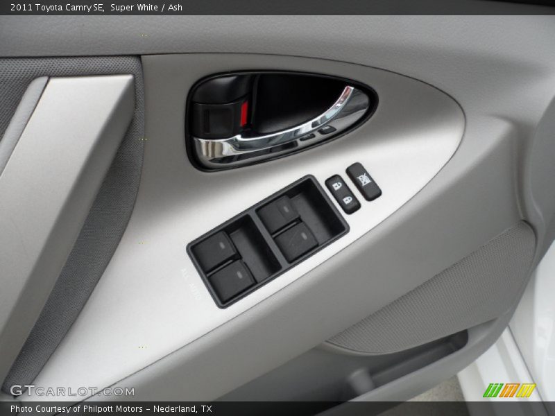 Super White / Ash 2011 Toyota Camry SE
