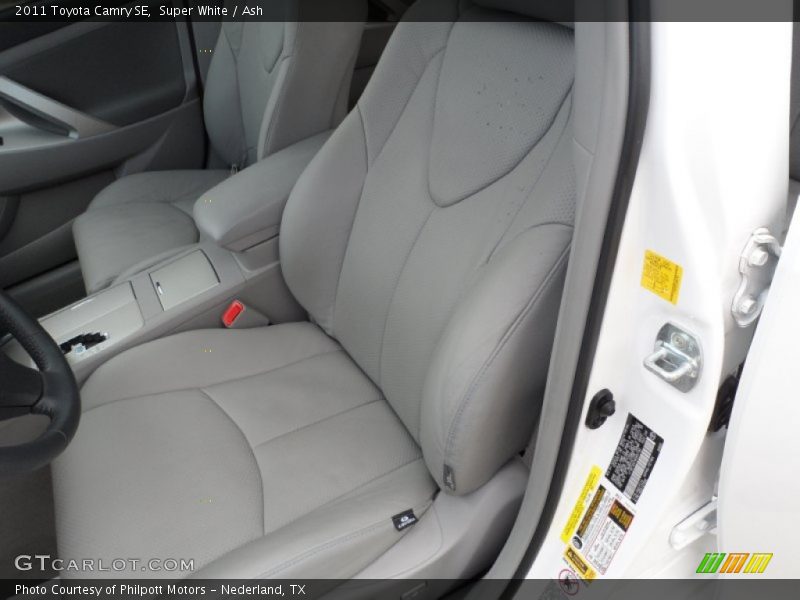 Super White / Ash 2011 Toyota Camry SE