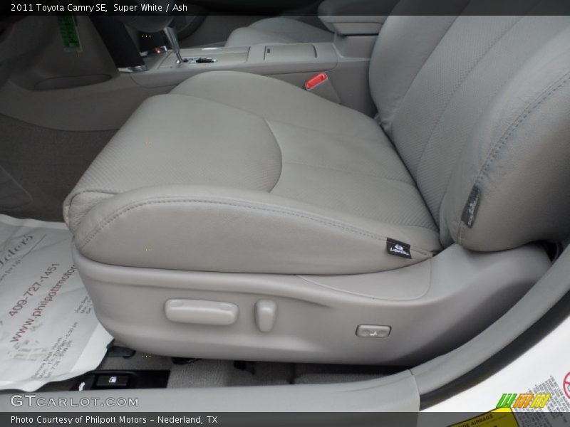Super White / Ash 2011 Toyota Camry SE